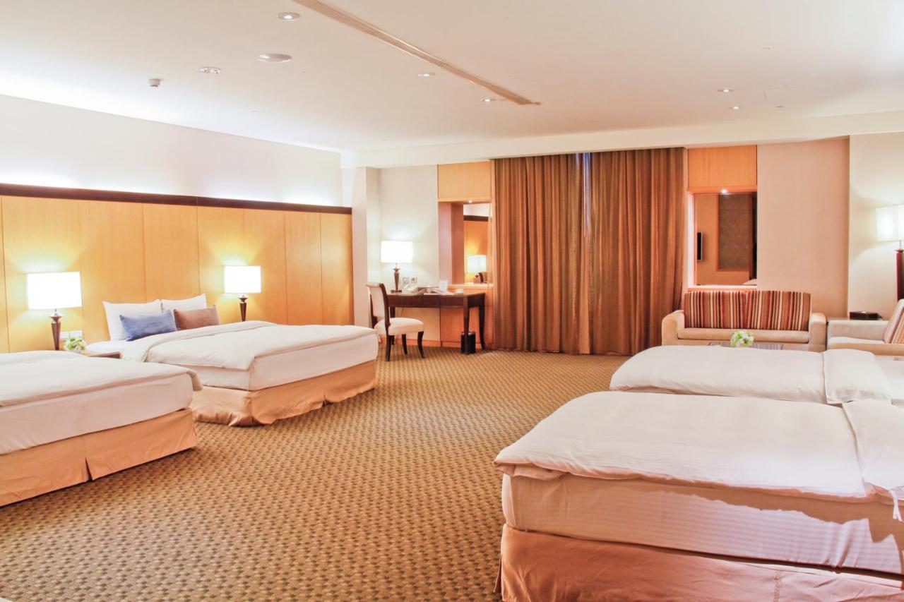 Queena Plaza Hotel Tainan Exterior photo