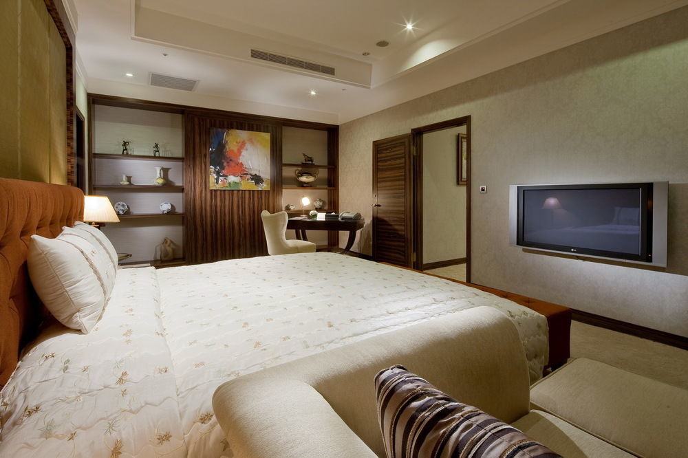 Queena Plaza Hotel Tainan Exterior photo