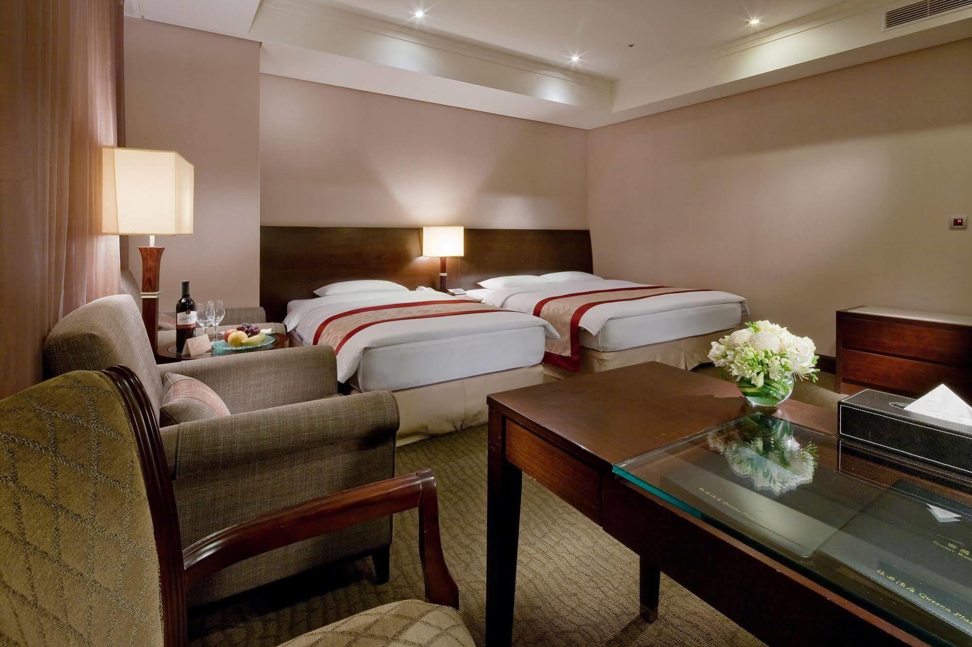 Queena Plaza Hotel Tainan Exterior photo